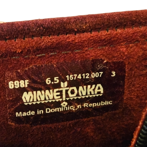 MINNETONKA Mocasin shoe Burgundy color size 6 1/2. - Picture 7 of 8